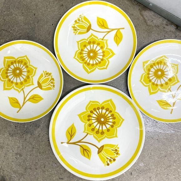 Set of Vintage Plates - Picture 3 of 4